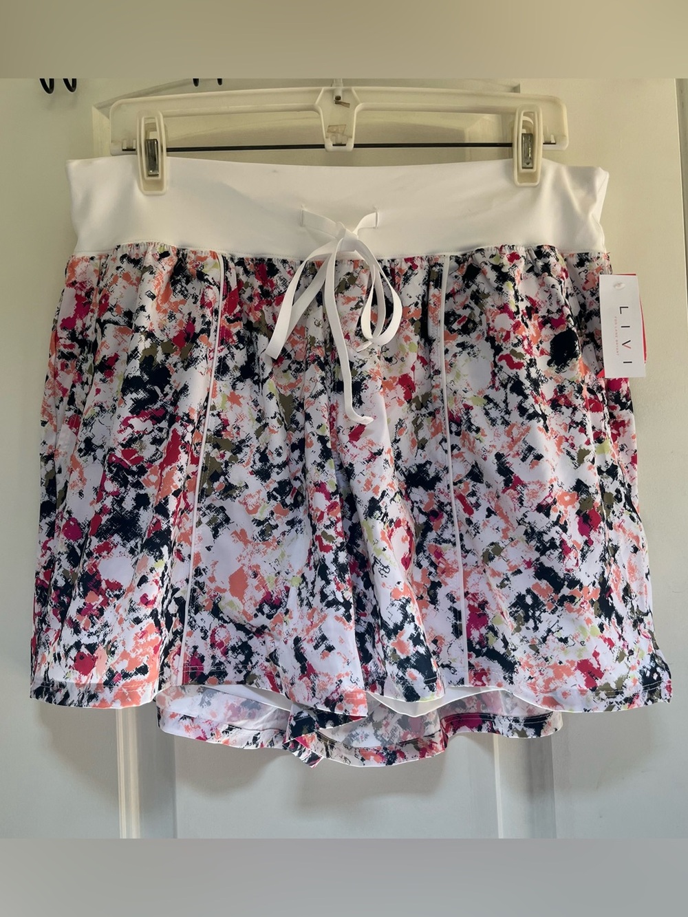 ⚡️NWT ⚡️Lane Bryant LIVI Active
Abstract Splatter Flowy Skort
Shorts SZ 18/20
